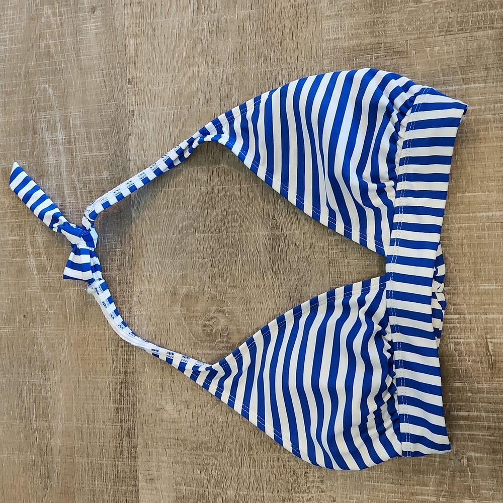 ♦️Old Navy white and blue bikini top♦️ 5 for $25